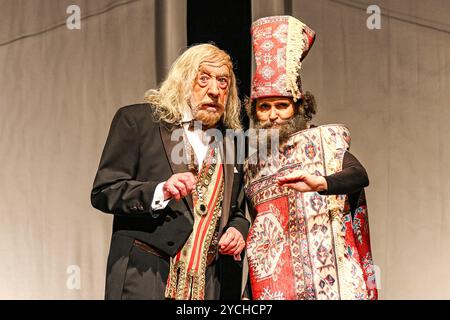 Dieter Hallervorden der Regierende Bürgermeister und Christiane Zander Esel und weitere, der Drache - Komödie mit Dieter Hallervorden, Berlin, Schlossparktheater Berlin, 23.10.2024, Stockfoto