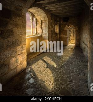 Galerie, die zur Chapelle Notre-Dame führt, Rocamadour, Okzitanien, Frankreich. Stockfoto