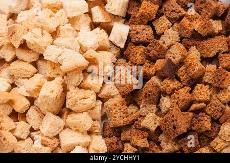 Essbarer Stapel kleiner Cracker aus Brot Stockfoto