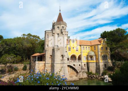 Das Palácio dos Condes de Castro Guimarães, 1900 als Sommerhaus eines Adels in Cascais erbaut, wurde 1931 zu einem Museum mit einzigartigen Artefakten Stockfoto