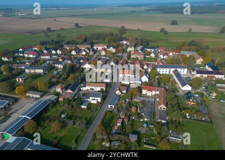 Skäßchen Ortsansicht Skäßchen nahe Großenhain im Landkreis Meißen. Luftaufnahme mit einer Drohne Skäßchen Sachsen Deutschland *** Stadtansicht Skäßchen Stadtansicht Skäßchen bei Großenhain im Stadtteil Meißen Luftansicht mit einer Drohne Skäßchen Sachsen Deutschland Daniel Wagner Stockfoto