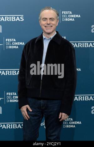 News - das 19. Rom Film fest Photocall We Live in Time John Crowley Regisseur nimmt am Fotocall des Films We Live in Time während des 19. Rom Film fest am Auditorium Parco Della Musica am 23. Oktober 2024 in Rom, Italien Teil. Rome Auditorium Parco della Musica Italien Copyright: XFabrizioxCorradettix/xLiveMediax LPN 1572023 Stockfoto