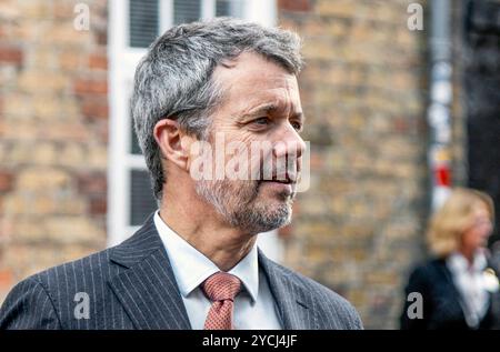 König Friedrich X. und Königin Maria treffen in Flensborg Vertreter von insgesamt zehn Institutionen der dänischen Minderheit. Seitenporträt des Königs. Stockfoto