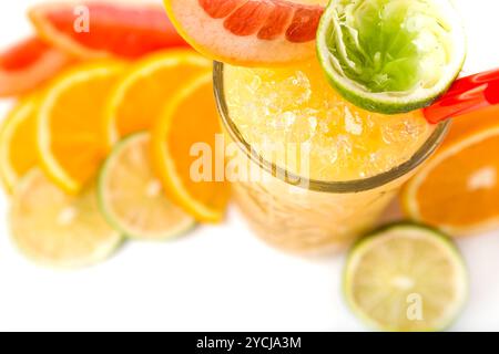 Long Drink Orangenschwanz mit Zitrusfrüchten Stockfoto