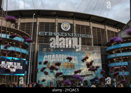 Ein allgemeiner Blick außerhalb des Etihad Stadions, Heimstadion von Manchester City vor der UEFA Champions League, League Stage Manchester City gegen Sparta Prague im Etihad Stadium, Manchester, Großbritannien, 23. Oktober 2024 (Foto: Mark Cosgrove/News Images) Stockfoto