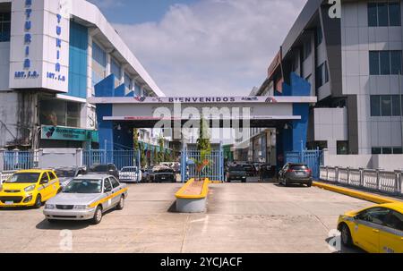 Colon, Panama - 22. Januar 2024: Eintritt zur Zona Libre de Colon, der Freihandelszone Colon. Stockfoto