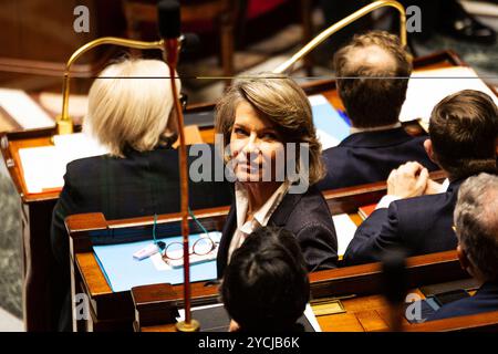 Paris, Frankreich. Oktober 2024. Anne Genetet, Bildungsministerin, wurde während der Fragen an die Regierungsperiode in der Nationalversammlung in Paris gesehen. Eine wöchentliche Sitzung der Befragung der französischen Regierung findet in der Nationalversammlung im Palais Bourbon statt. (Credit Image: © Telmo Pinto/SOPA Images via ZUMA Press Wire) NUR REDAKTIONELLE VERWENDUNG! Nicht für kommerzielle ZWECKE! Stockfoto