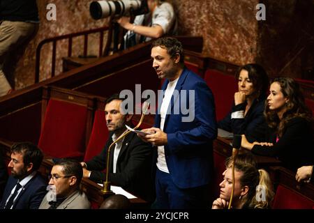 Paris, Frankreich. Oktober 2024. Thomas Portes, stellvertretender Vertreter der Gruppe La France Insoumise - Nouveau Front Populaire, spricht während der Fragen an die Regierung in der Nationalversammlung in Paris. Eine wöchentliche Sitzung der Befragung der französischen Regierung findet in der Nationalversammlung im Palais Bourbon statt. (Credit Image: © Telmo Pinto/SOPA Images via ZUMA Press Wire) NUR REDAKTIONELLE VERWENDUNG! Nicht für kommerzielle ZWECKE! Stockfoto