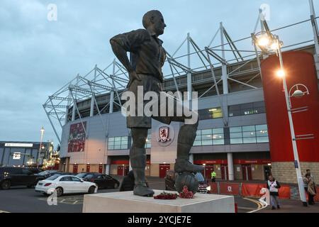 Middlesbrough, Großbritannien. Oktober 2024. Die George Hardwick Statue während des Sky Bet Championship Matches Middlesbrough vs Sheffield United im Riverside Stadium, Middlesbrough, Vereinigtes Königreich, 23. Oktober 2024 (Foto: Alfie Cosgrove/News Images) in Middlesbrough, Vereinigtes Königreich am 23. Oktober 2024. (Foto: Alfie Cosgrove/News Images/SIPA USA) Credit: SIPA USA/Alamy Live News Stockfoto