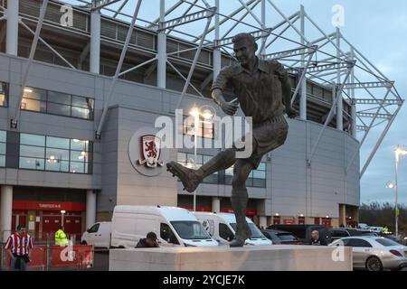 Middlesbrough, Großbritannien. Oktober 2024. Die Wilf Mannion Statue während des Sky Bet Championship Matches Middlesbrough vs Sheffield United im Riverside Stadium, Middlesbrough, Vereinigtes Königreich, 23. Oktober 2024 (Foto: Alfie Cosgrove/News Images) in Middlesbrough, Vereinigtes Königreich am 23. Oktober 2024. (Foto: Alfie Cosgrove/News Images/SIPA USA) Credit: SIPA USA/Alamy Live News Stockfoto