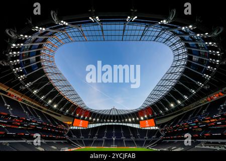 London, Großbritannien. Oktober 2024. LONDON, ENGLAND - 23. OKTOBER: Allgemeine Innenansicht des Tottenham Hotspur Stadions vor einer Trainingssitzung von AZ Alkmaar vor dem Spiel der UEFA Europa League 2024/25 League Phase MD3 gegen Tottenham Hotspur im Tottenham Hotspur Stadium am 23. Oktober 2024 in London. (Foto von Ed van de Pol/Orange Pictures) Credit: Orange Pics BV/Alamy Live News Stockfoto