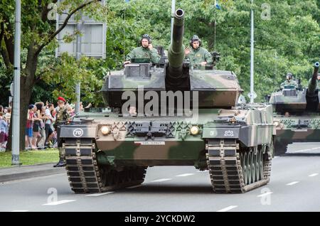 Warschau, Polen - 15. August 2014: Leopard 2A6 Hauptkampfpanzer während des Tages der Streitkräfte Stockfoto