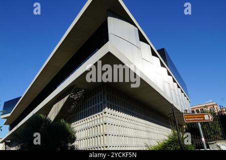 Athen, Griechenland, 18. Oktober 2024. Modernes, atemberaubendes Gebäude des Akropolis-Museums in Athen, Griechenland Stockfoto