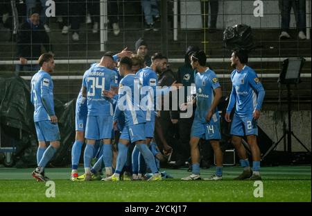 Die Münchner bejubeln mit Maximilian Wolfram (TSV 1860 München, #30) dessen Tor zum 2:1. GER, TSV 1860 München gegen VfL Osnabrück, Fussball, 3. Bundesliga, 11. Spieltag, Saison 2024/2025, 23.10.2024. (DIE DFL-DFB-VORSCHRIFTEN VERBIETEN DIE VERWENDUNG VON FOTOS ALS BILDSEQUENZEN UND/ODER QUASI-VIDEO). Foto: Eibner-Pressefoto/Heike Feiner Stockfoto