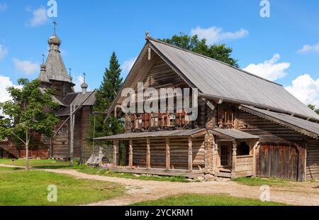 Traditionelle russische alte Holzhaus Stockfoto