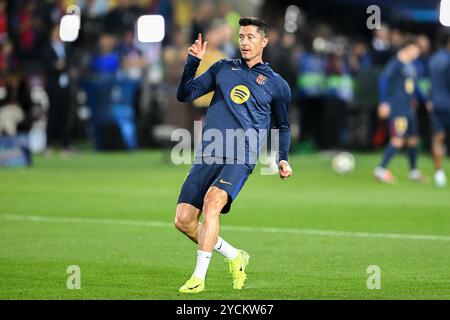 Barcelona, Spanien. Oktober 2024. Fußball: Champions League, FC Barcelona - Bayern München, Vorrunde, Spieltag 3, Olympiastadion. Der Barcelona-Spieler Robert Lewandowski wärmt sich vor dem Spielbeginn auf. Quelle: Sven Hoppe/dpa/Alamy Live News Stockfoto