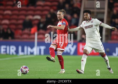 Middlesbrough, Großbritannien. Oktober 2024. Luke Ayling von Middlesbrough übergibt den Ball während des Sky Bet Championship Matches Middlesbrough gegen Sheffield United am 23. Oktober 2024 in Middlesbrough, Großbritannien, am 23. Oktober 2024 in Middlesbrough, Großbritannien (Foto: Alfie Cosgrove/News Images). (Foto: Alfie Cosgrove/News Images/SIPA USA) Credit: SIPA USA/Alamy Live News Stockfoto