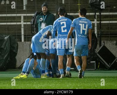 München, Deutschland. Oktober 2024. Die Münchner bejubeln mit Maximilian Wolfram (TSV 1860 München, #30) dessen Tor zum 2:1. GER, TSV 1860 München gegen VfL Osnabrück, Fussball, 3. Bundesliga, 11. Spieltag, Saison 2024/2025, 23.10.2024. (DIE DFL-DFB-VORSCHRIFTEN VERBIETEN DIE VERWENDUNG VON FOTOS ALS BILDSEQUENZEN UND/ODER QUASI-VIDEO). Foto: Eibner-Pressefoto/Heike feiner Credit: dpa/Alamy Live News Stockfoto