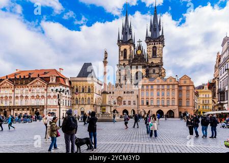 Palais Goltz-Kinsky, Mariensäule und Kirche unserer Lieben Frau vor Týn. Altstädter Ring, Prag, Tschechische Republik, Europa Stockfoto