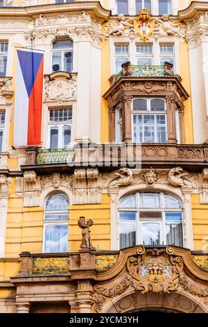 Jugendstilgebäude, Prag. Ministerium für regionale Entwicklung der Tschechischen Republik. Ehemaliges Gebäude der Prager Stadtversicherungsgesellschaft. Altes T Stockfoto