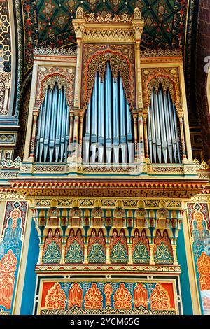 Orgel auf dem Südbalkon. Spanische Synagoge. Die Synagoge ist im Stil der Maurischen Neuzeit erbaut. Sie wurde wegen ihrer beeindruckenden Wirkung als spanische Synagoge bezeichnet Stockfoto