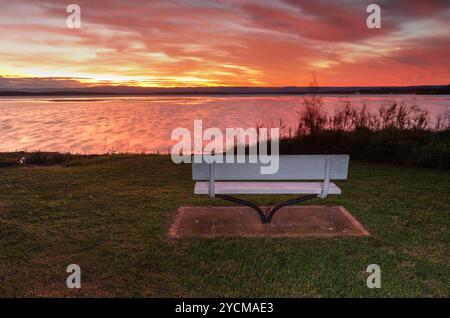 Sonnenuntergang über dem St. Georges Basin, NSW Australien Stockfoto