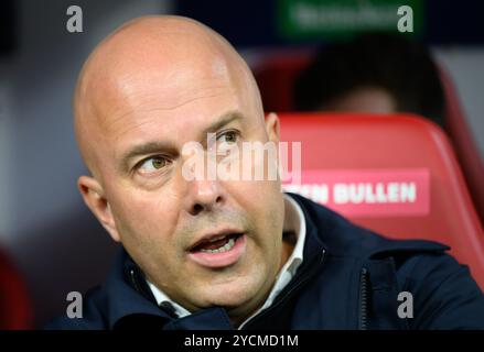 Liverpool-Trainer Arne Slot vor dem Gruppenspiel der UEFA Champions League in der RB Arena in Leipzig. Bilddatum: Mittwoch, 23. Oktober 2024. Stockfoto