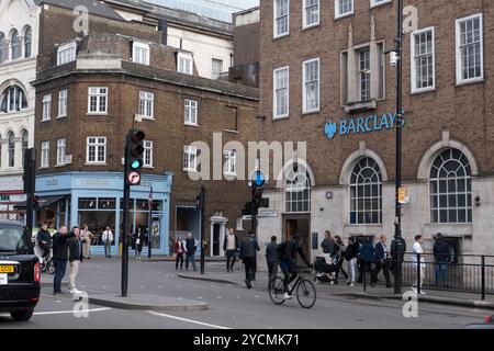 Barclays Banks an der Borough High Street, London, England. Am 23. Oktober 2024. Foto: SMP News Stockfoto