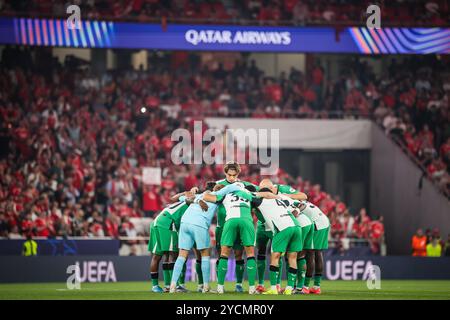 Lissabon, Portugal. Oktober 2024. Team von Feyenoord während des Fußballspiels der UEFA Champions League, League Phase MD3 zwischen SL Benfica und Feyenoord Rotterdam am 23. Oktober 2024 im Estadio da Luz in Lissabon, Portugal - Foto Matthieu Mirville/DPPI Credit: DPPI Media/Alamy Live News Stockfoto