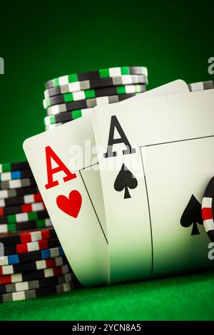 Chips und zwei Asse Stockfoto