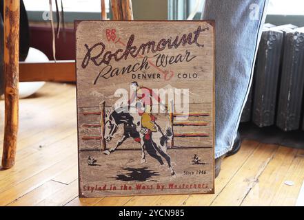 Der Rockmount Store in Denver, LoDo, ist ein historisches Gebäude aus dem Jahr 1909 und Heimat erstklassiger Western Ranch-Kleidung, einschließlich des originalen Snap-Shirts. Stockfoto