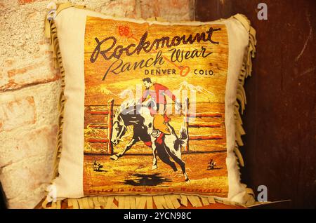 Der Rockmount Store in Denver, LoDo, ist ein historisches Gebäude aus dem Jahr 1909 und Heimat erstklassiger Western Ranch-Kleidung, einschließlich des originalen Snap-Shirts. Stockfoto