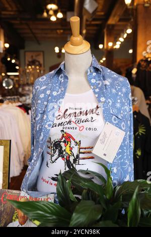 Der Rockmount Store in Denver, LoDo, ist ein historisches Gebäude aus dem Jahr 1909 und Heimat erstklassiger Western Ranch-Kleidung, einschließlich des originalen Snap-Shirts. Stockfoto