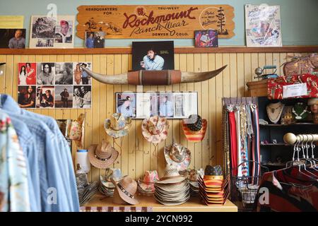 Der Rockmount Store in Denver, LoDo, ist ein historisches Gebäude aus dem Jahr 1909 und Heimat erstklassiger Western Ranch-Kleidung, einschließlich des originalen Snap-Shirts. Stockfoto