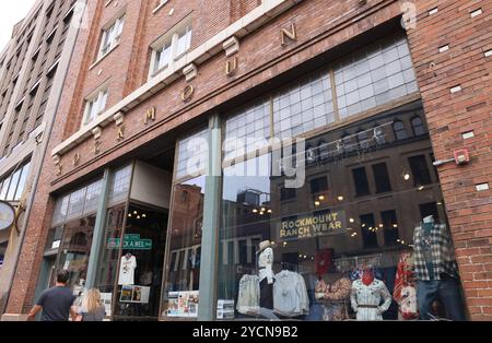 Der Rockmount Store in Denver, LoDo, ist ein historisches Gebäude aus dem Jahr 1909 und Heimat erstklassiger Western Ranch-Kleidung, einschließlich des originalen Snap-Shirts. Stockfoto