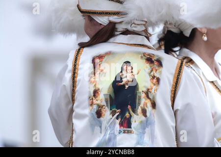 Vatikanstadt, Vatikan, 23. Oktober 2024. Die mexikanische Gruppe „La Reina de Los Angeles“ tritt während der Generalaudienz von Papst Franziskus auf dem Petersplatz im Vatikan auf. Maria Grazia Picciarella/Alamy Live News Stockfoto