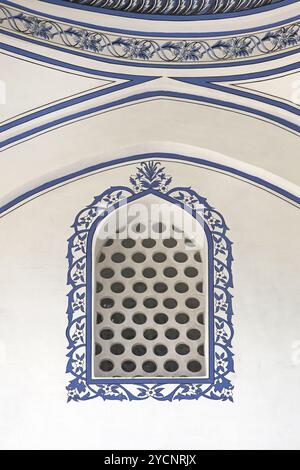 Fenster in der Mustafa Pascha Moschee in Skopje Stockfoto