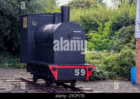 Modelldampfzug auf Glaslough zur Monaghan Eisenbahnlinie Irland. Bahnhof Glaslough. Stockfoto