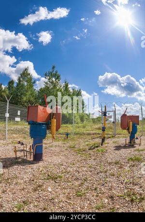 Gas regulatorischen und Verteilungspunkt in sonnigen Sommertag Stockfoto