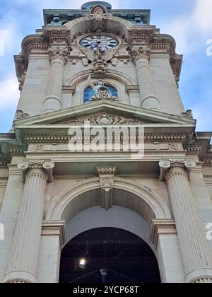 Pachuca de Soto, Hidalgo, Mexiko - 16. August 2023: Die monumentale Uhr von Pachuca ist eine Turmuhr in der Hauptstadt des Bundesstaates Hidalgo Stockfoto