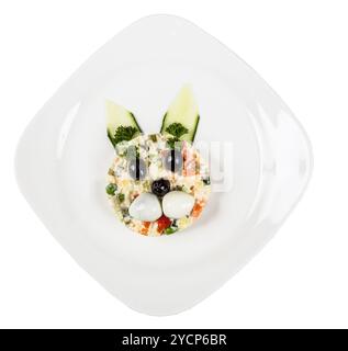 Restourant Servierplatte für Kindermenüs - Salat mit Kaninchen Gesicht Stockfoto