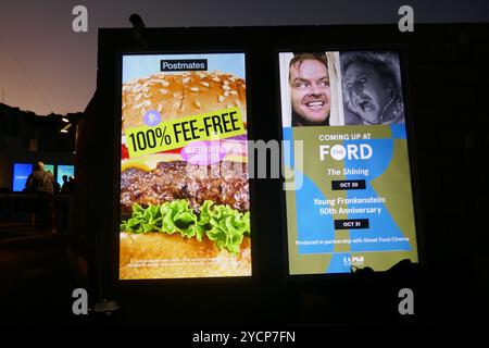 Los Angeles, Kalifornien, USA 22. Oktober 2024 The Shining and Young Frankenstein Concerts Marquee at Imagine Dragons Sold Out Loom World Tour Concert at the Hollywood Bowl das erste von vier Konzerten diese Woche im Hollywood Bowl am 22. Oktober 2024 in Los Angeles, Kalifornien, USA. Peter McPoland eröffnet das Gesetz. Foto: Barry King/Alamy Stock Photo Stockfoto