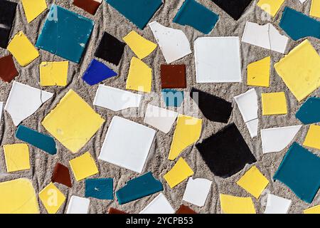 Buntes Mosaik Keramik Glasfliesen Wanddekoration Stockfoto