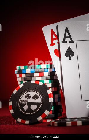 Chips und zwei Asse Stockfoto