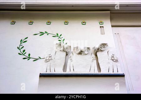 Das Sezessionsgebäude in Vianna in Österreich. Das Gebäude wurde 1898 von Joseph Maria Olbrich fertiggestellt und zeigt den Beethoven-Frieze von Gustav Klimt. Das Gebäude ist ein Paradebeispiel des Jugendstils und ein Manifest der Wiener Sezessionsbewegung. Stockfoto