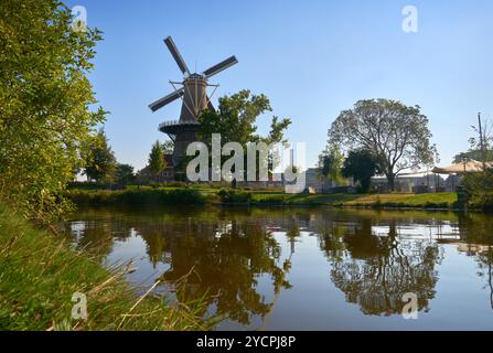 Historische Windmill De Valk Leiden Niederlande. Die Windmühle de Valk und das Museum in Leiden, Niederlande. Stockfoto