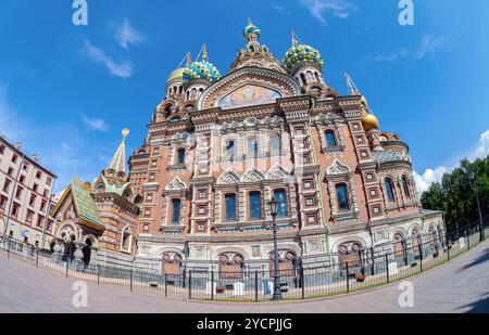 Die Kirche des Erlösers auf verschüttetem Blut ist eine der wichtigsten Sehenswürdigkeiten von St. Petersburg, Russland. Stockfoto