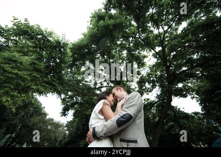 Junge Paare, die haben einer tolle Zeit Stockfoto