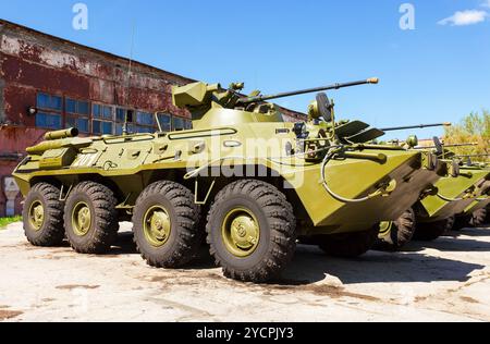 Russische Armee BTR-82 gepanzerte Radfahrzeuge Mannschaftswagen Stockfoto
