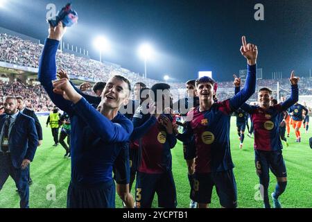 Barcelona, Spanien. Oktober 2024. Spieler des FC Barcelona feiern den Sieg nach dem dritten Spiel der UEFA Champions League zwischen dem FC Barcelona und dem Bayern München in Barcelona, Spanien, 23. Oktober 2024. Quelle: Joan Gosa/Xinhua/Alamy Live News Stockfoto